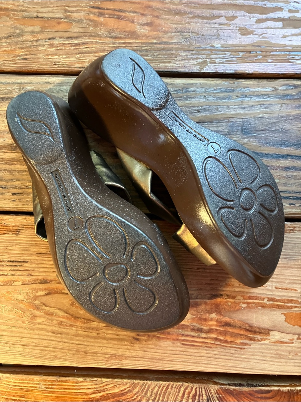 Montego Bay Club Metallic Gold Knot Slide Sandals - Picture 2 of 13